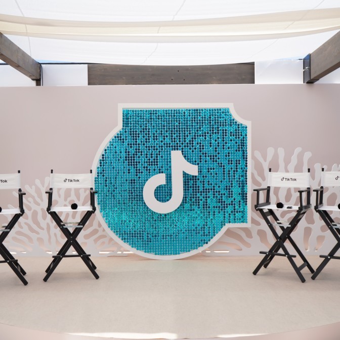 Décor et direction artistique espace TikTok Festival de Cannes 2026