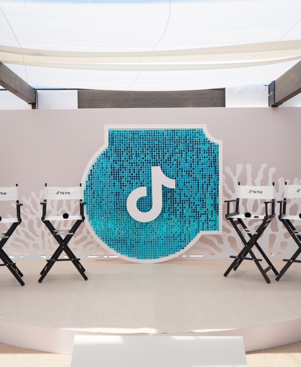 Décor et direction artistique espace TikTok Festival de Cannes 2026